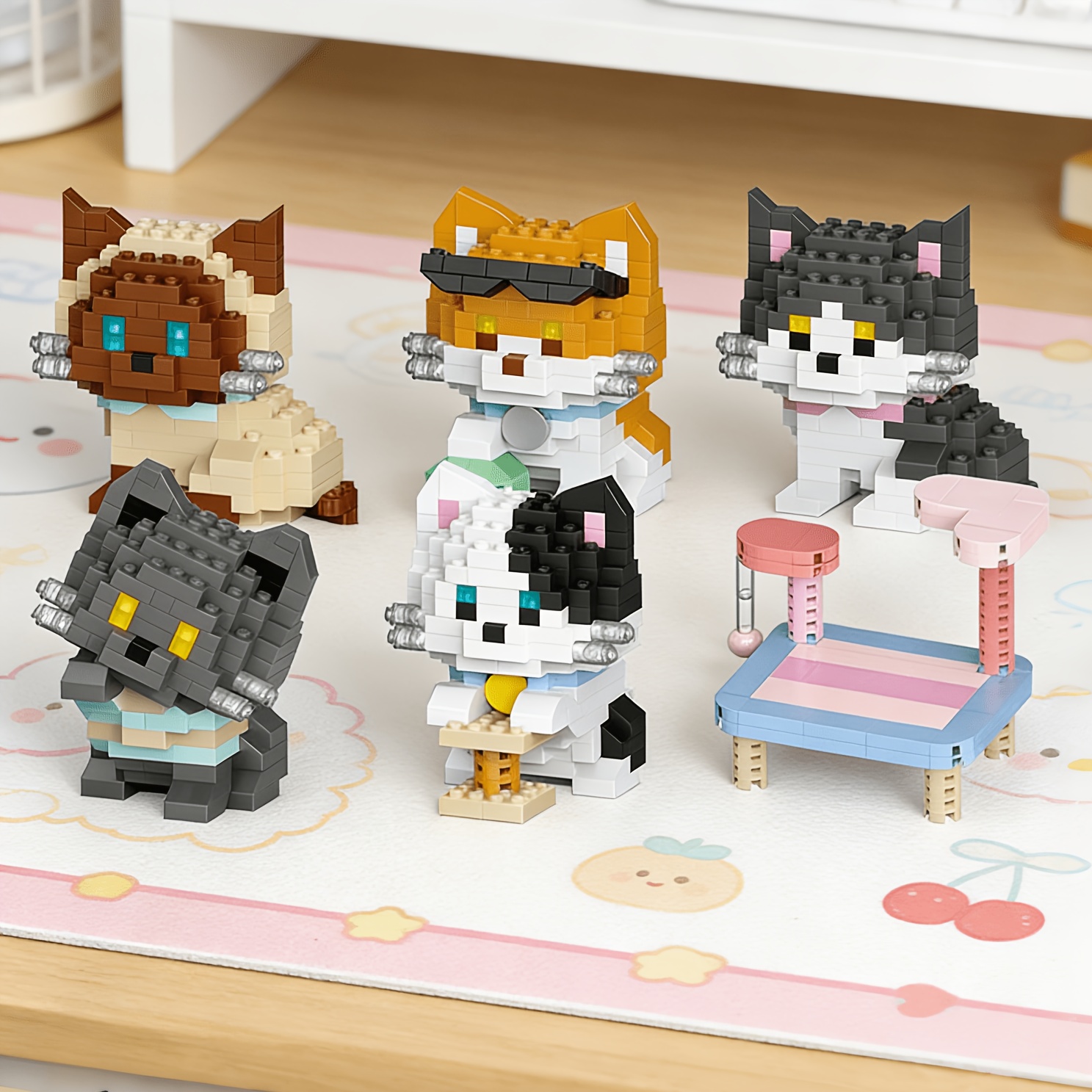 Home Decor Orange - 猫シリーズの組み立てブロック6個セット、オレンジ色の猫、ブリティッシュショートヘアブルーキャット、牛猫を含む、DIYの創造的な組み立て玩具、エンターテイメントと教育的なゲーム、明るい色と創造性あふれる、ライトラグジュアリーな雰囲気のテレビキャビネット、ダイニングテーブルの装飾、ライトラグジュアリーな雰囲気のある家の装飾品、子供たちの探求意欲を刺激する、ティーンエイジャーに適しており、細かい運動能力と思考力を高めます、耐久性のあるABS素材で作られています、誕生日、クリスマス、ハロウィン、新年に最適なギフトです。