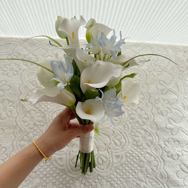 小さくて新鮮な白と青の造花、モリシリーズライセンスのウェディ - Home Decor Locations のレビューと価格