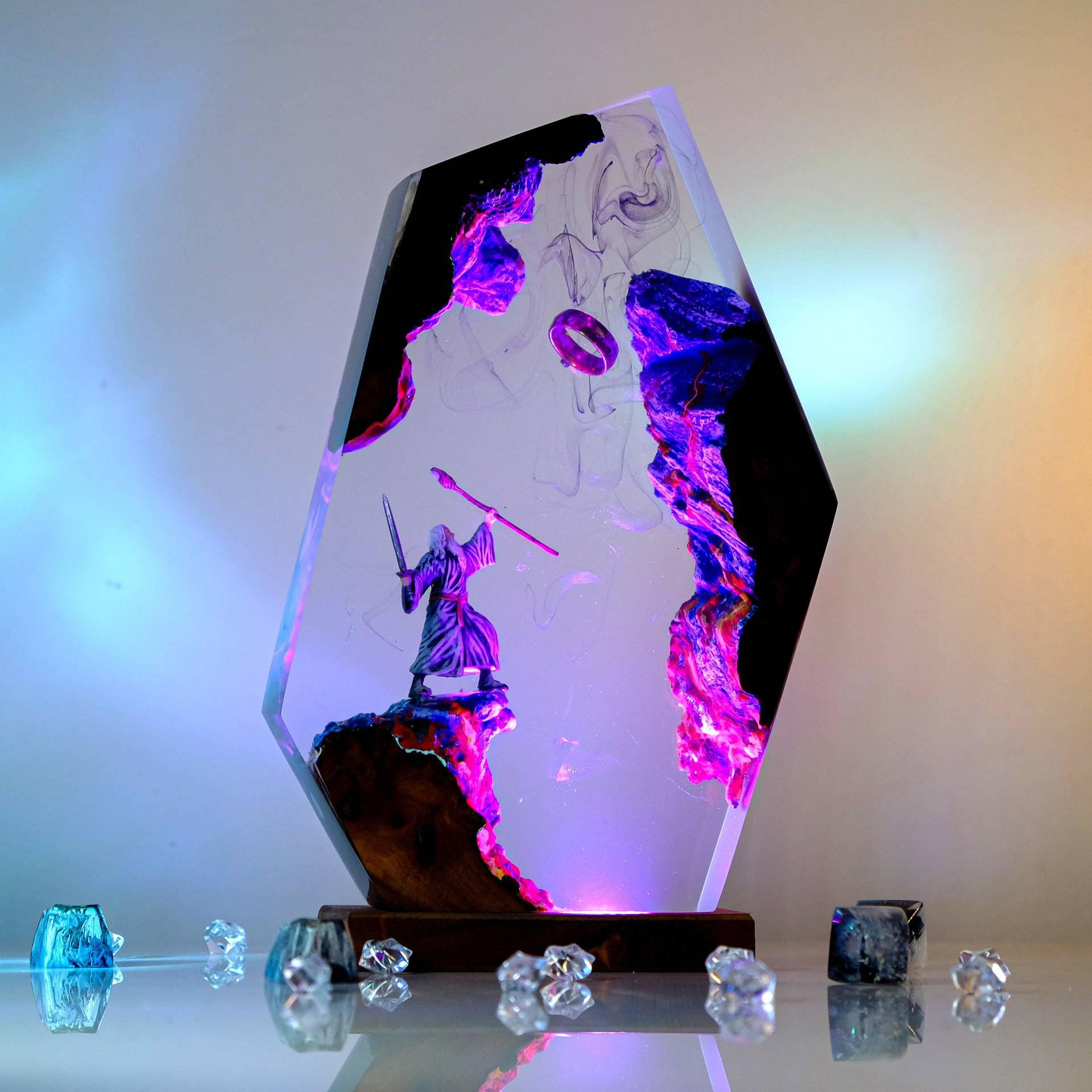 映画シーンフィギュアテーブル樹脂ランプマジックリングカラフル - Home Decor Ideas のレビューと価格