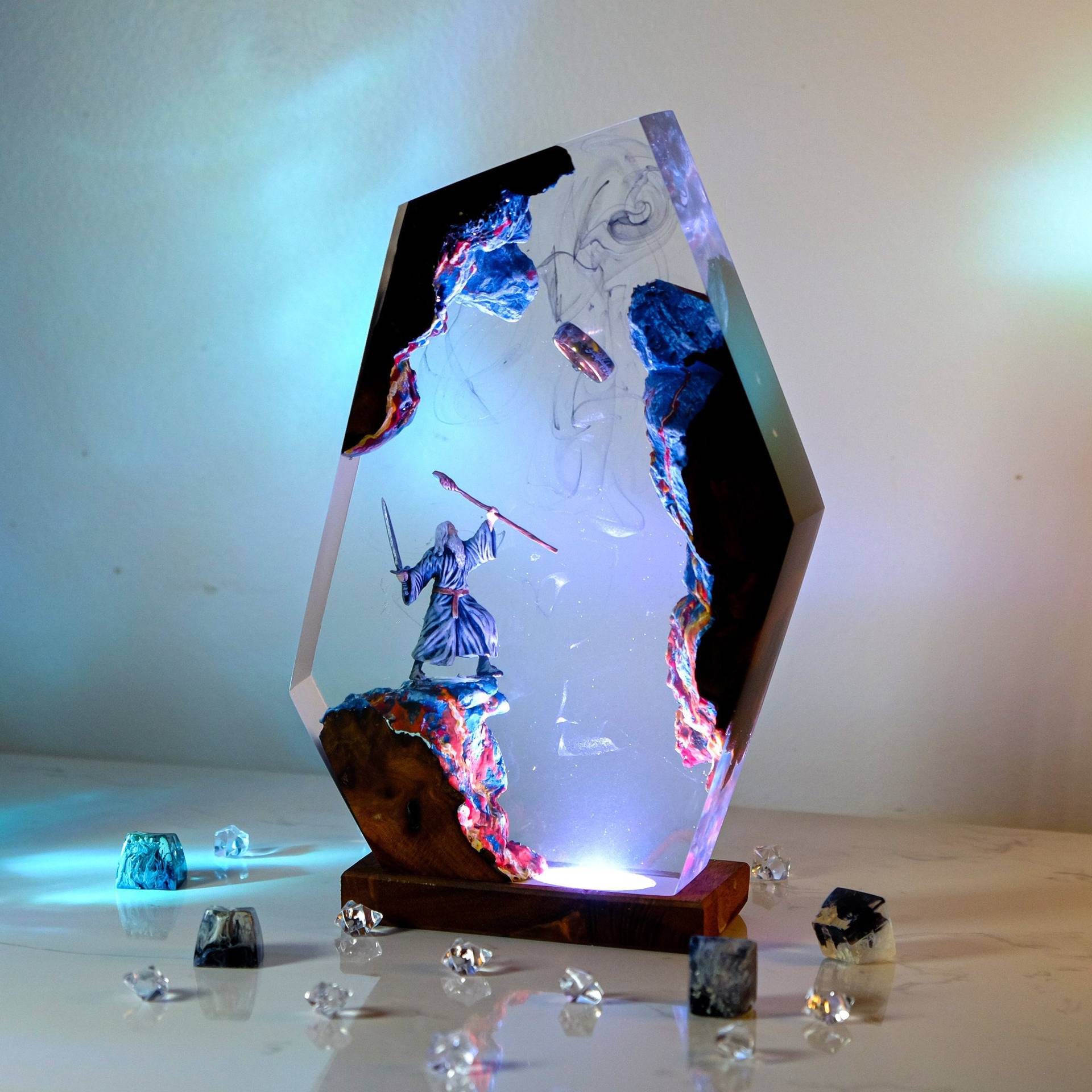 映画シーンフィギュアテーブル樹脂ランプマジックリングカラフル - Home Decor Ideas のレビューと価格