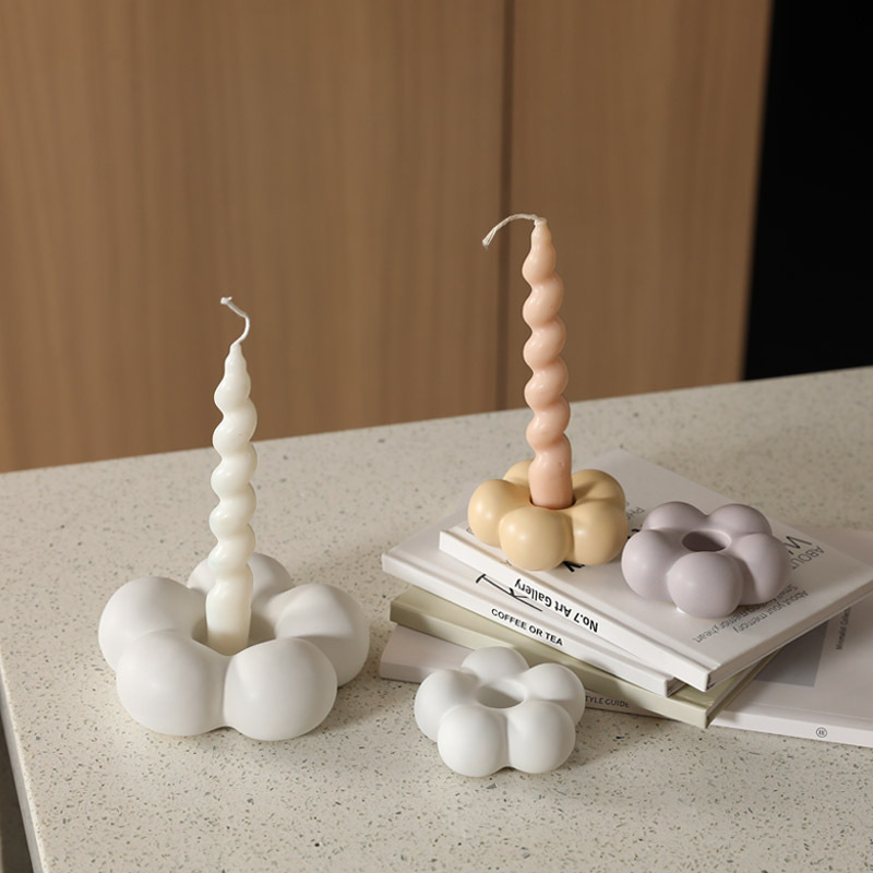 家の装飾用フラワーシェイプの携帯用白い磁器製キャンドルホルダ - Home Decor White のレビューと価格