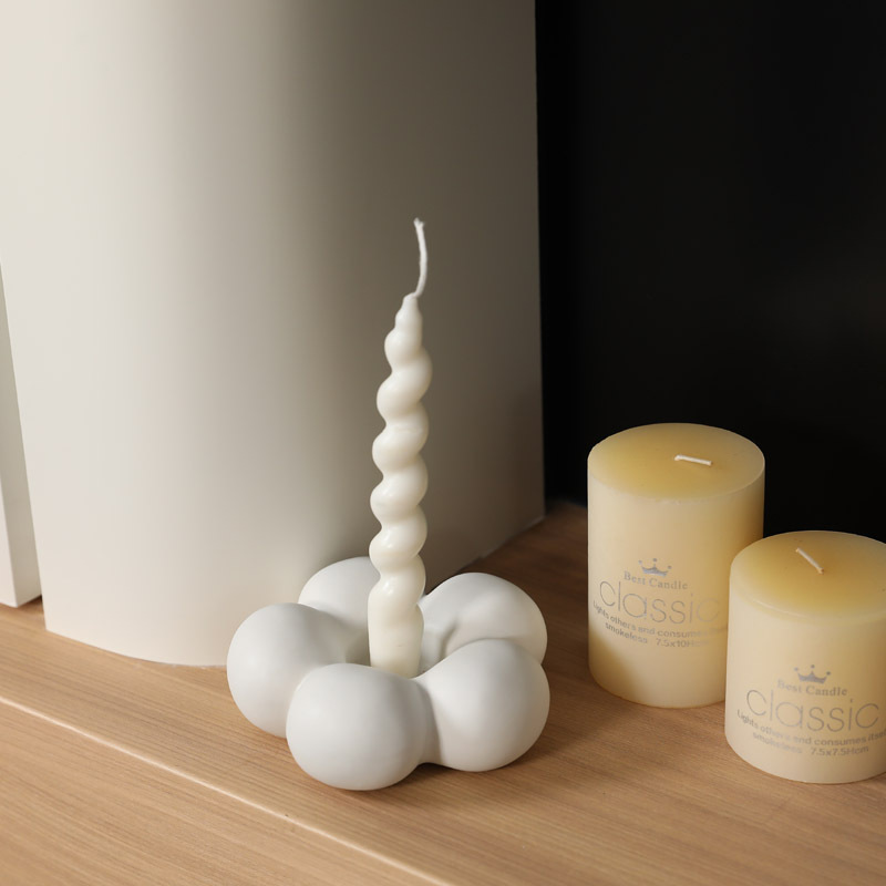 家の装飾用フラワーシェイプの携帯用白い磁器製キャンドルホルダ - Home Decor White のレビューと価格