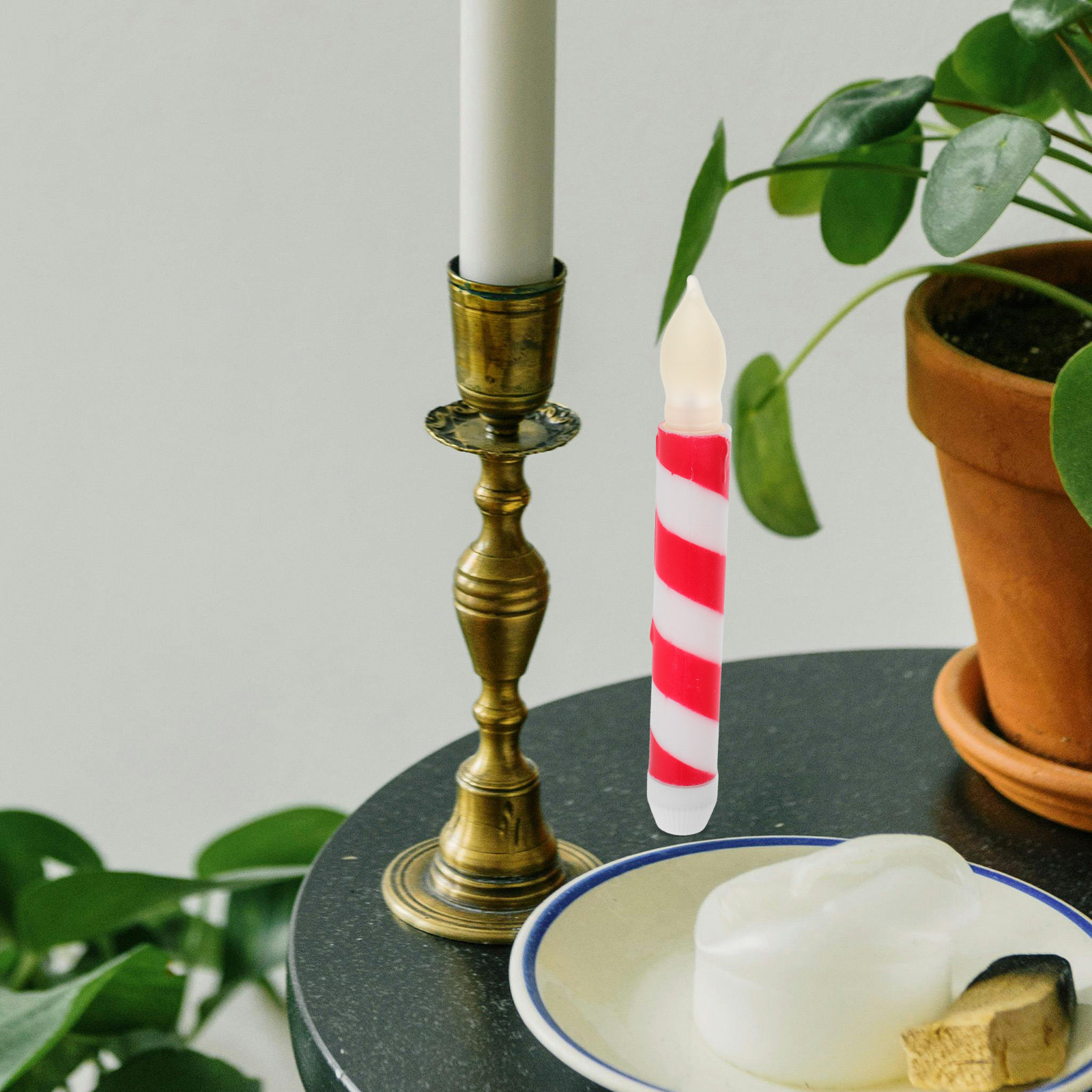 6個入り、電池式で炎を使わないテーパーキャンドル。ストライプ - Home Decor White のレビューと価格